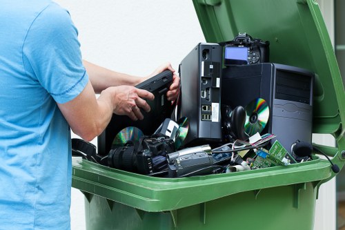 Lockable skip with robust security features